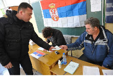 Tadić:referendum štetan Tadić:referendum štetan